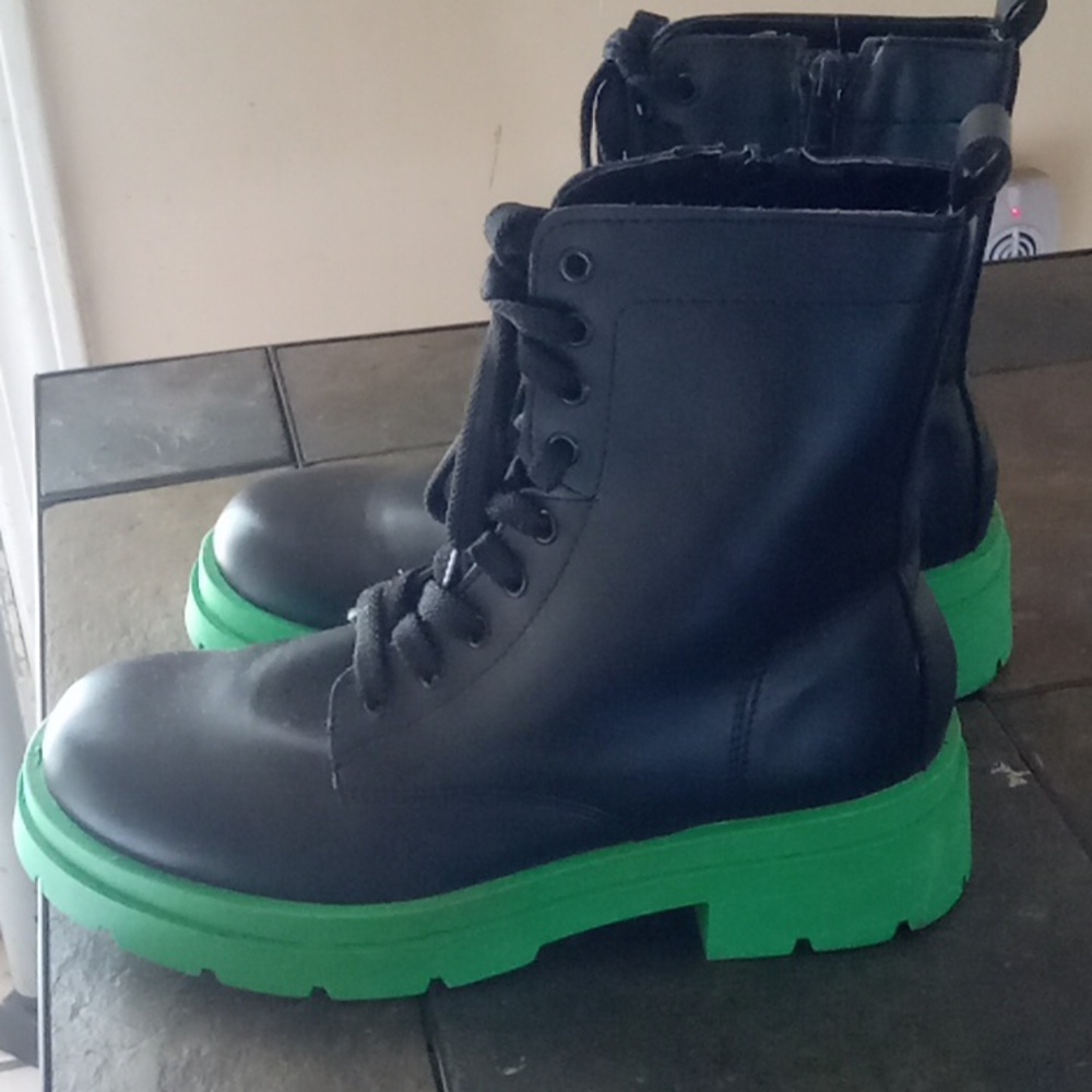 Size 8 Steve Madden boots